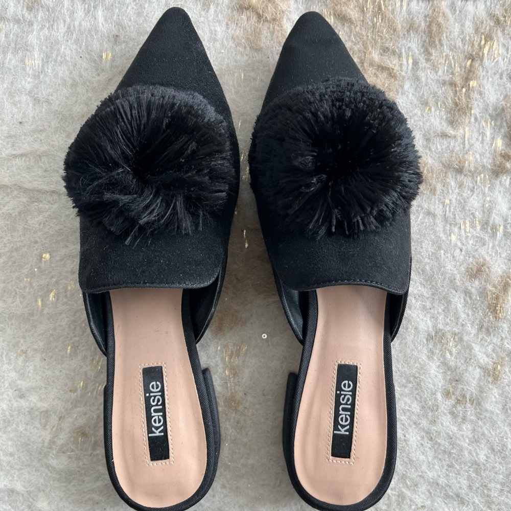 Kenzie slides with pouf size 9